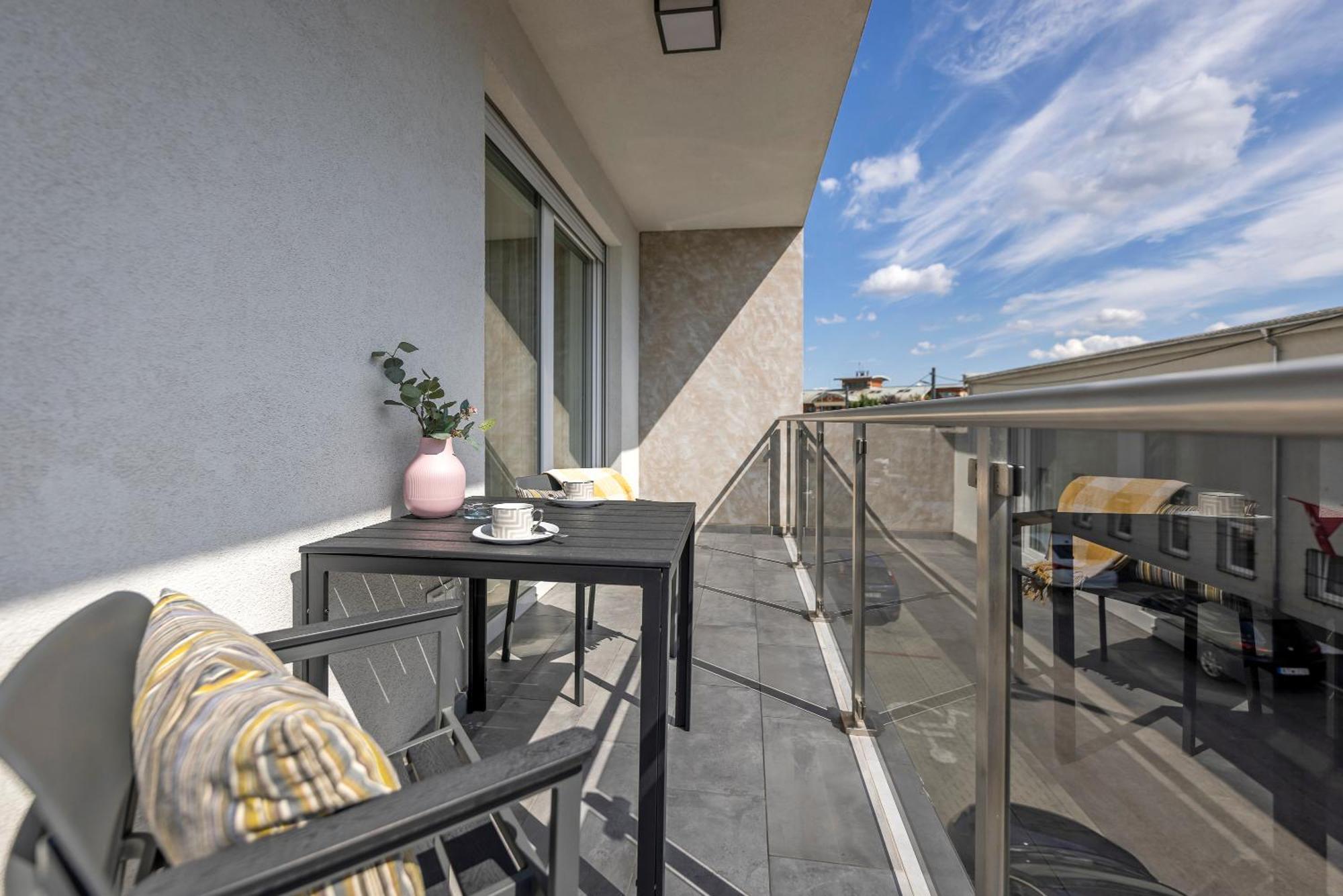 Amade Apartmanok 1 غيور المظهر الخارجي الصورة